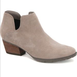 Blondo Victoria waterproof booties